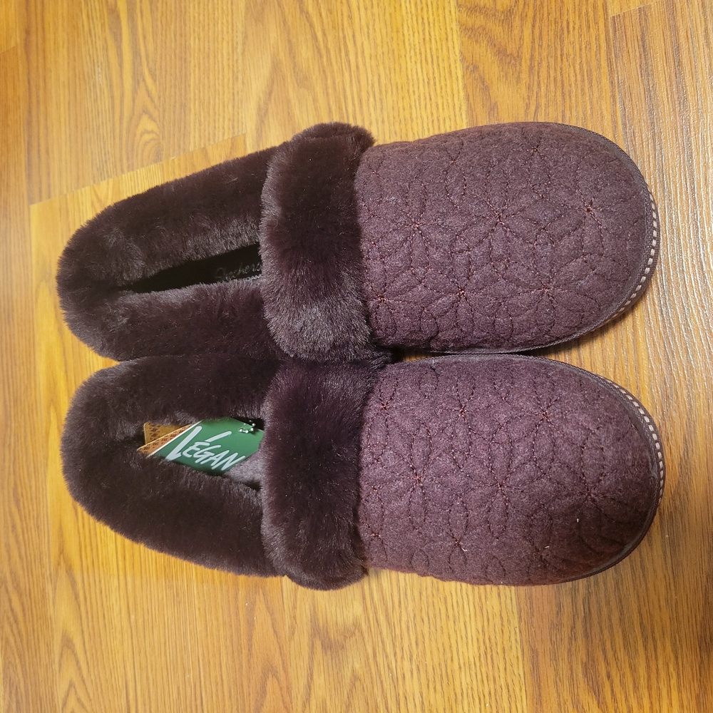 Skechers Women's Slippers in Rich Plum